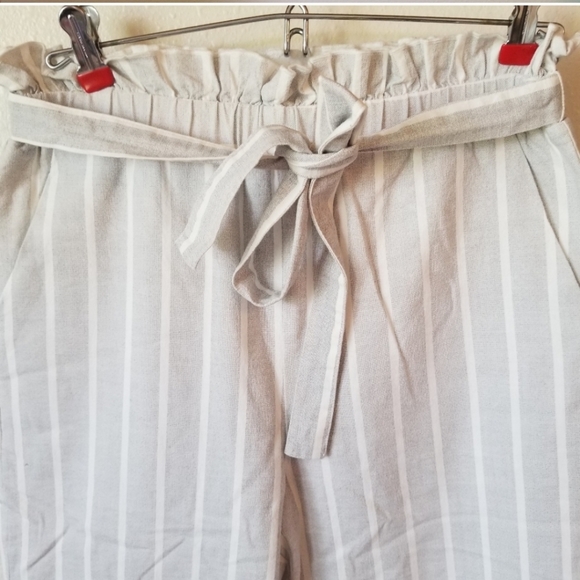 ENGLISH FACTORY Cropped Ruffle Pants - Picture 3 of 7